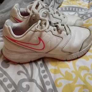 Nike girls tennis shoes